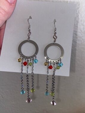 5/$10❤️❤️❤️Vintage 90s Silver Tone Dangle Earrings with Multicolor Crystal Beads